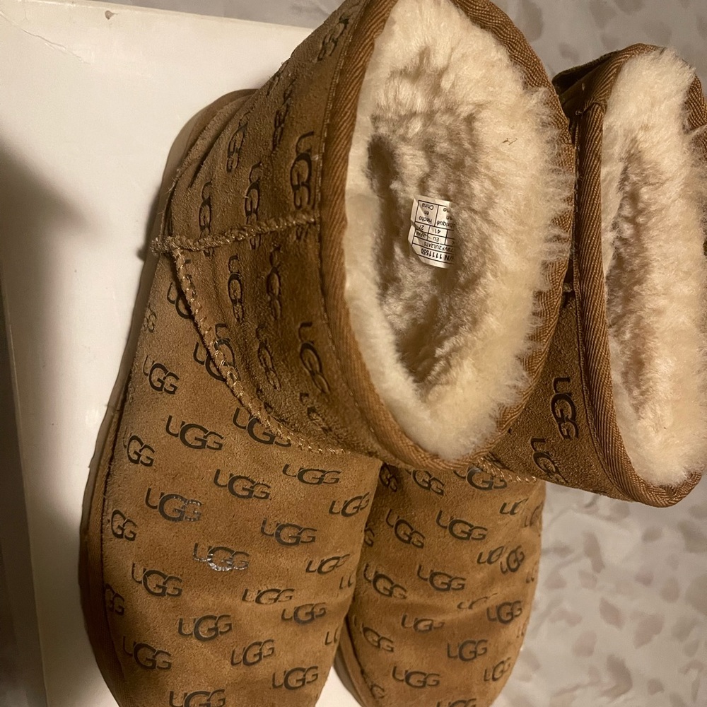 ugg boots .